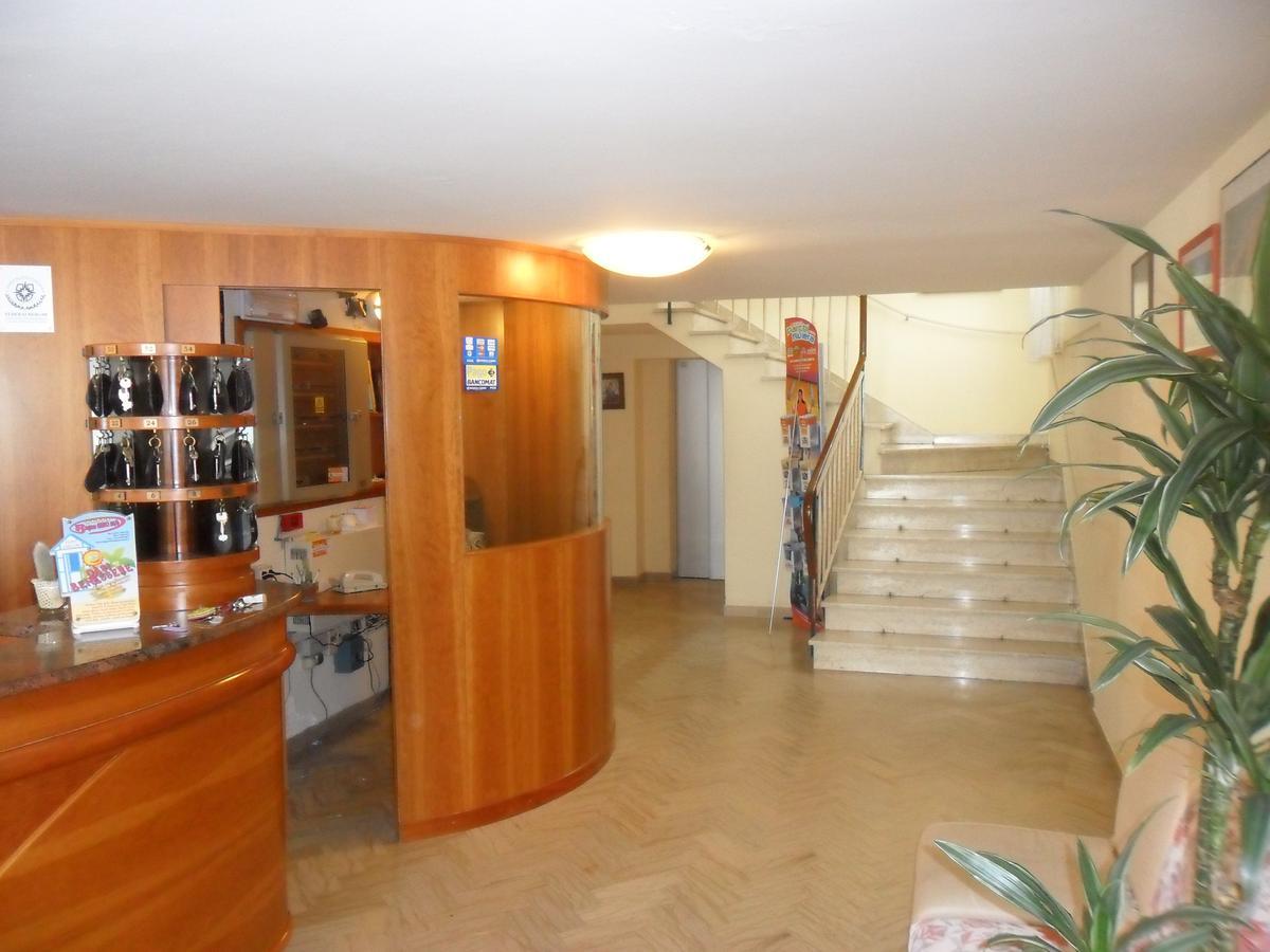 Hotel Orlov Rímini Exterior foto
